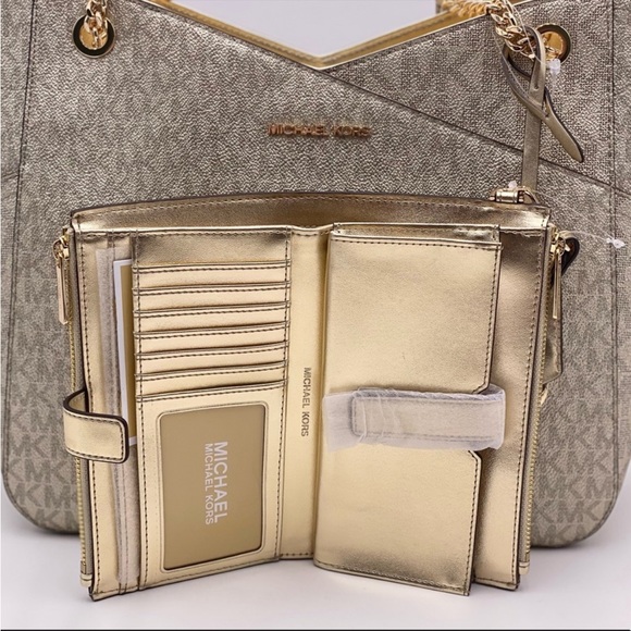 Michael Kors Large Chain Shoulder Bag and Wallet Set - Picture 6 of 11